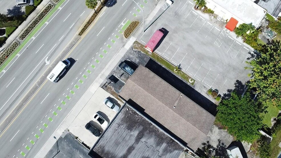 More Photos Of 200 W Prospect Rd, Oakland Park Freestanding For Sale