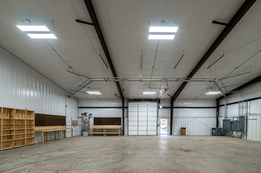 More Photos Of 881 Barnetts Bridge Rd, Jackson Light Distribution For Sale