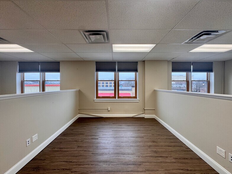 More Photos Of 38 Elm St, Westfield Storefront Retail Office For Lease