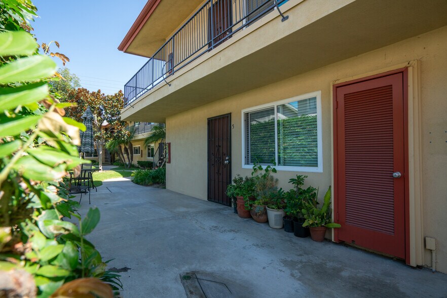 More Photos Of 383 W Wilson St, Costa Mesa Apartments For Sale