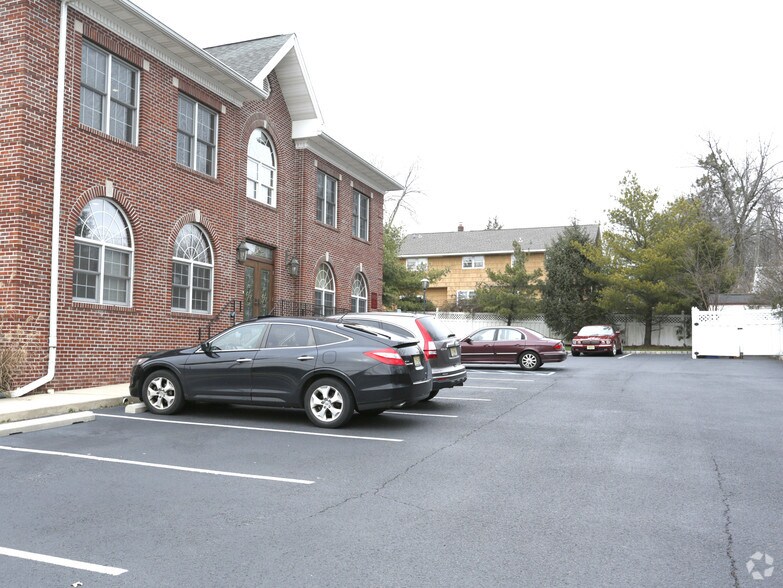 More Photos Of 1910 Oak Tree Rd, Edison Office For Lease
