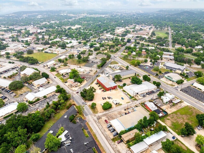 More Photos Of 1100 Water St, Kerrville Warehouse For Sale