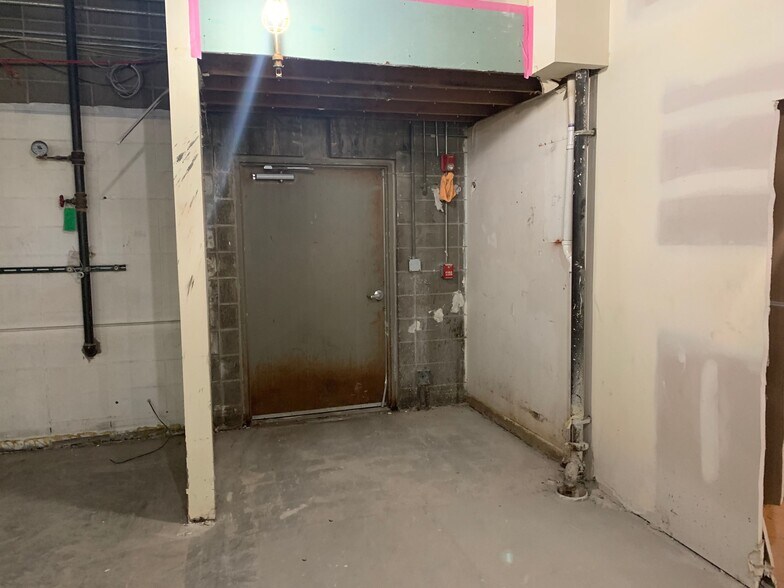 More Photos Of 546-584 S Randall Rd, Saint Charles Unknown For Lease
