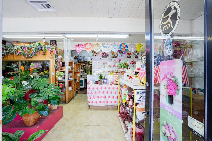 More Photos Of 370 W Sierra Madre Blvd, Sierra Madre Storefront For Lease