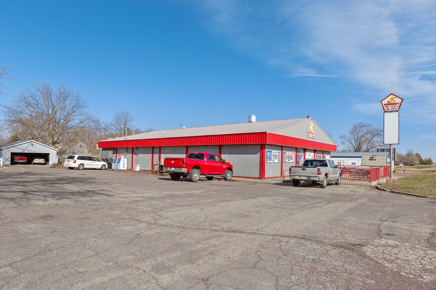 More Photos Of 209 N 5th Ave E, Truman Freestanding For Sale