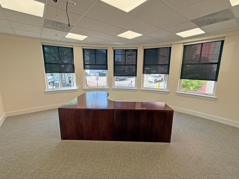 More Photos Of 25 Chestnut St, Portsmouth Office For Lease
