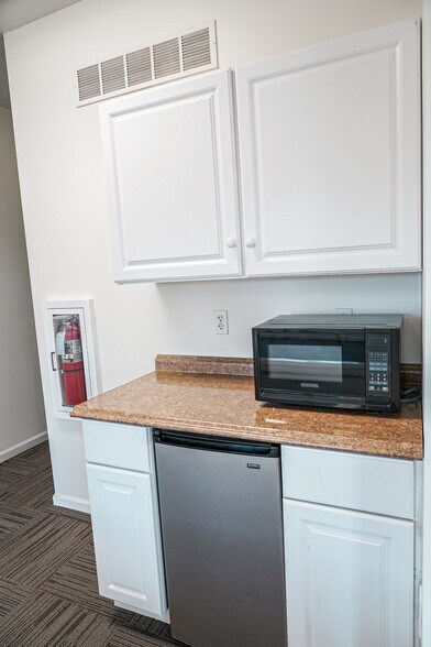 More Photos Of 102 Cecil Henderson Rd, Canonsburg Service For Lease