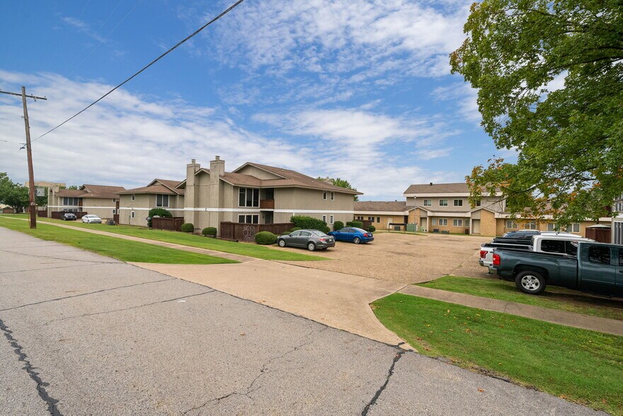 More Photos Of 2401 S 50th St, Fort Smith Apartments For Sale