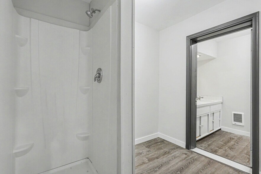 More Photos Of 9030 Columbus Rd, Mount Vernon Office For Sale