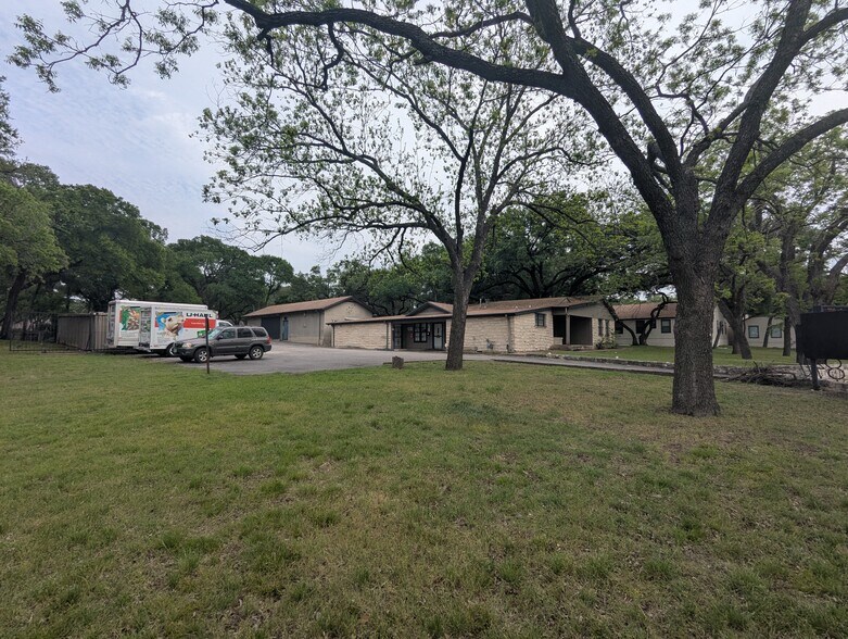 More Photos Of 8411 N Interstate 35, Austin Office For Lease