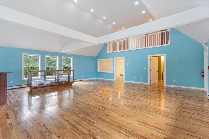 More Photos Of 204 Gray Rd, Cumberland General Retail For Sale