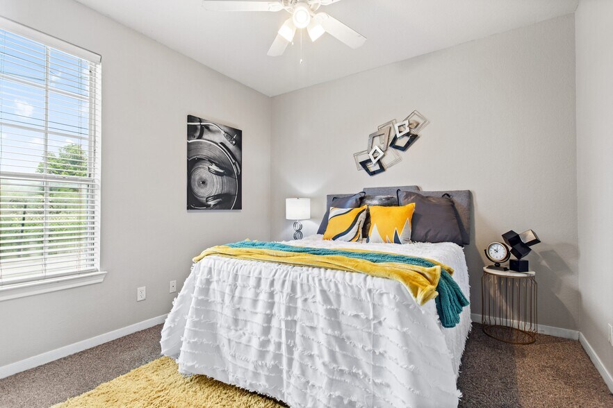 More Photos Of 2406-2418 S University Parks Dr, Waco Apartments For Sale