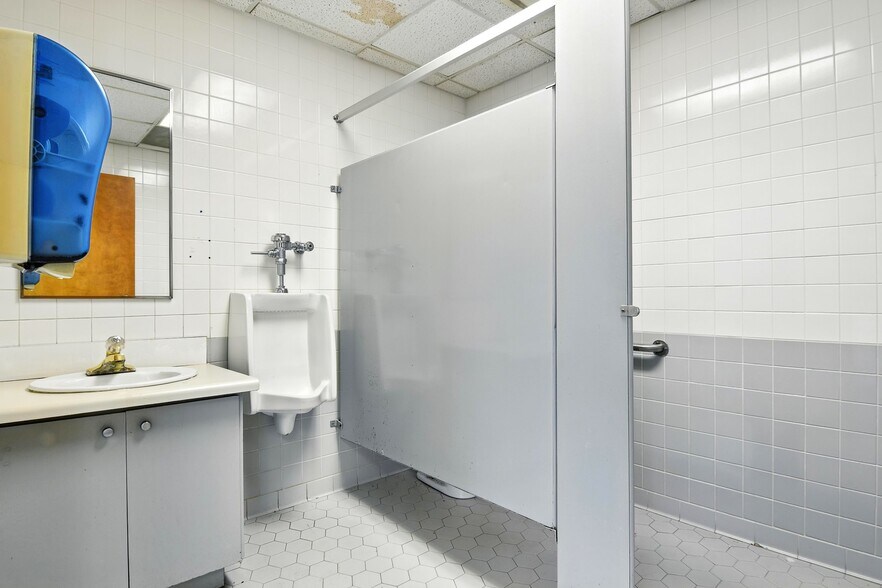 More Photos Of 2931 N Center St, Hickory Carwash For Sale