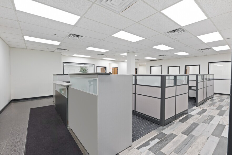 More Photos Of 1 Alpine Ct, Chestnut Ridge Warehouse For Lease