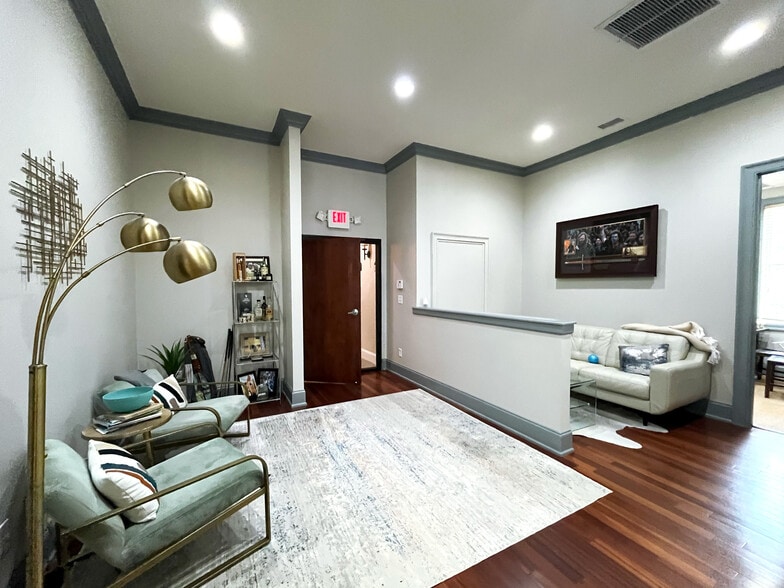 More Photos Of 240 Seven Farms Dr, Daniel Island Office For Sale