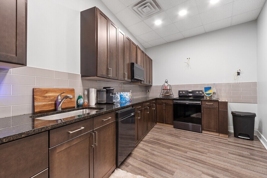 More Photos Of 260-276 Lynnway, Lynn Manufacturing For Sale