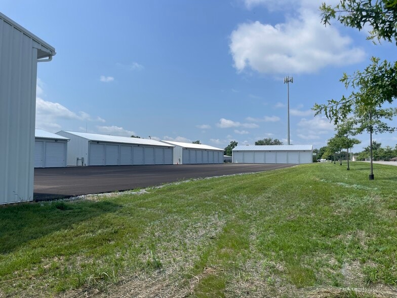 Primary Photo Of E High @ Mercer Ave., Lebanon Light Distribution For Lease