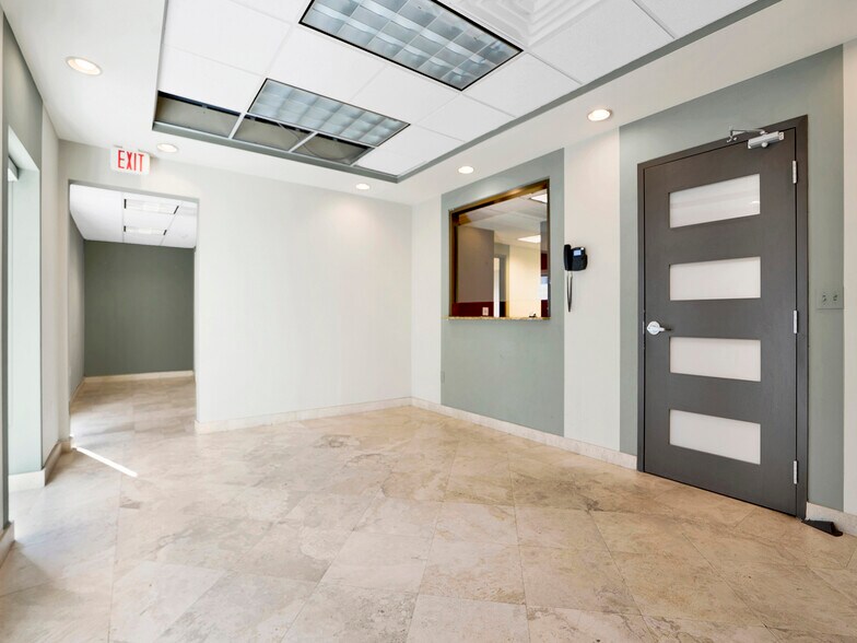More Photos Of 4070 Laguna St, Coral Gables Medical For Lease