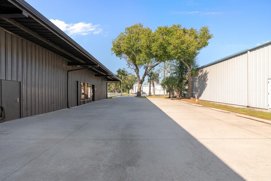 More Photos Of 210 E Palmetto Ave, Longwood Warehouse For Lease