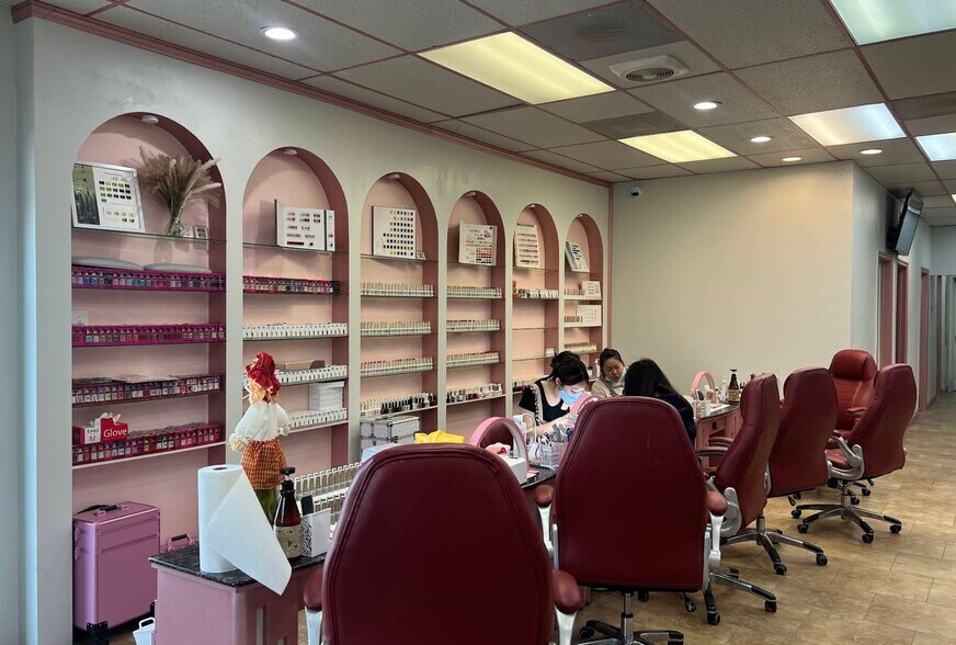 More Photos Of 550 S Glendora Ave, West Covina Storefront Retail Office For Lease