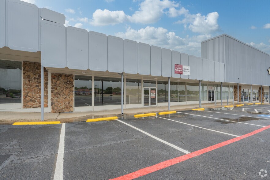 More Photos Of 8101-8155 Camp Bowie West Blvd, Fort Worth General Retail For Lease