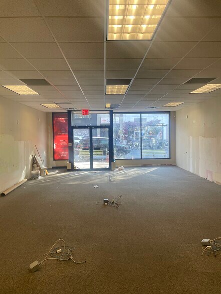 More Photos Of 30-76 Steinway St, Astoria Storefront Retail Office For Lease
