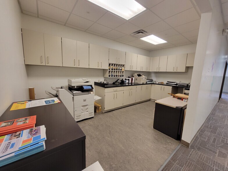 More Photos Of 5120 S Solberg Ave, Sioux Falls Office For Sale