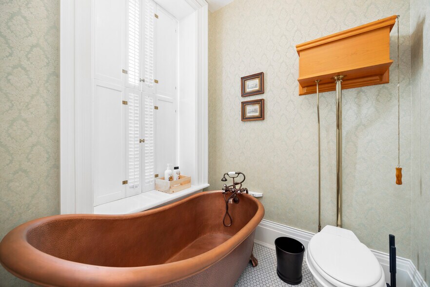 More Photos Of 403 E Adams St, Sandusky Hospitality For Sale