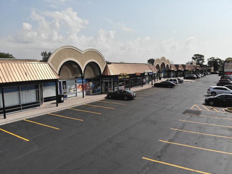 More Photos Of 6040-6080 159th St, Oak Forest General Retail For Lease
