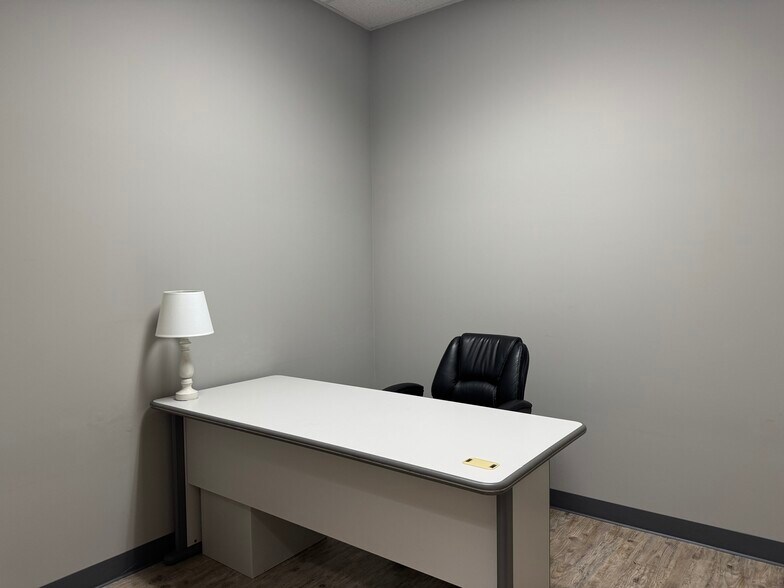 More Photos Of 55951 Gratiot Ave, Chesterfield Office For Sale