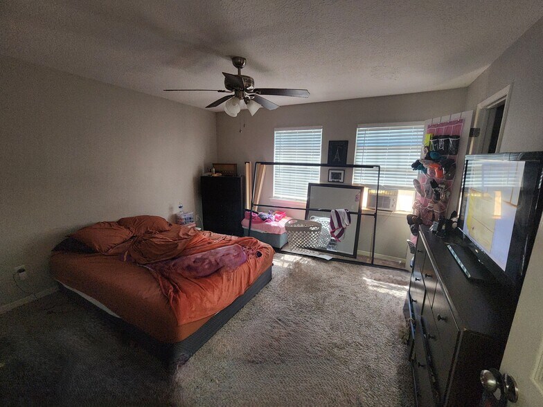 More Photos Of 517 5th St, Humble Apartments For Sale