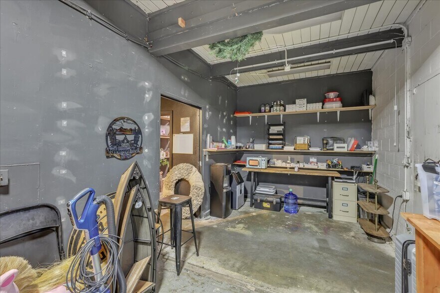 More Photos Of 23601 NE Wa-3, Belfair Freestanding For Sale