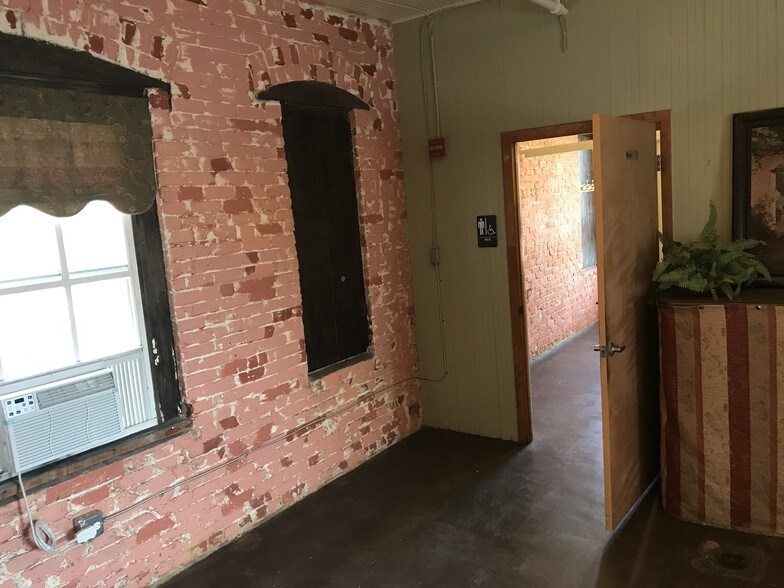 More Photos Of 1906 N Armenia Ave, Tampa Loft Creative Space For Lease