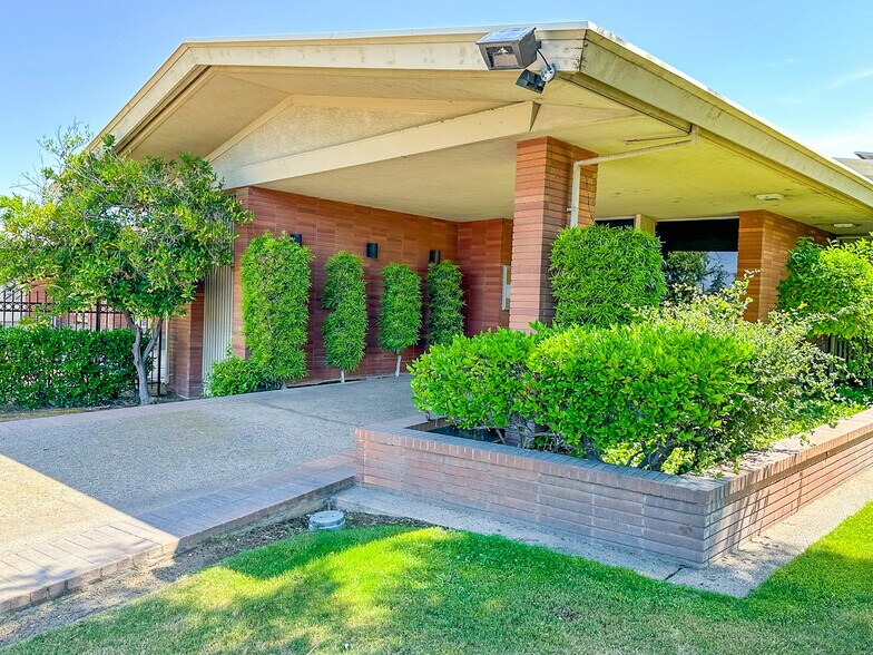 Primary Photo Of 3130 N Fresno St, Fresno Office For Sale