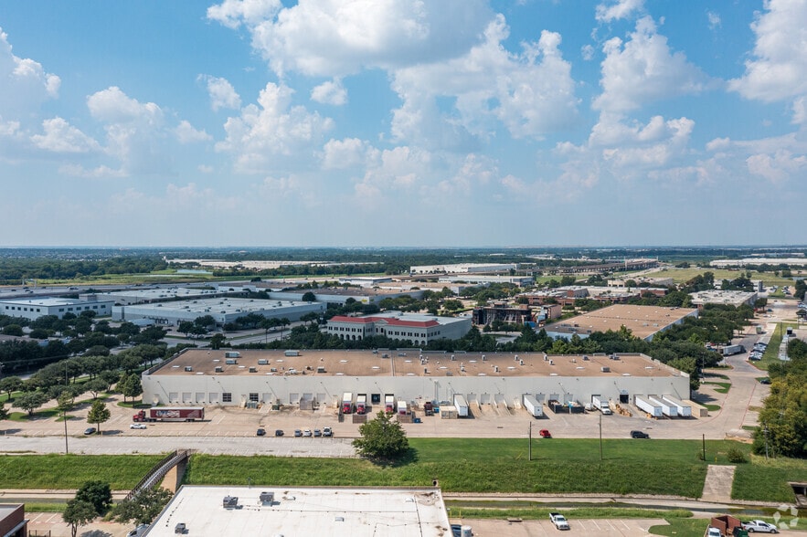 More Photos Of 1645 Wallace Dr, Carrollton Warehouse For Lease