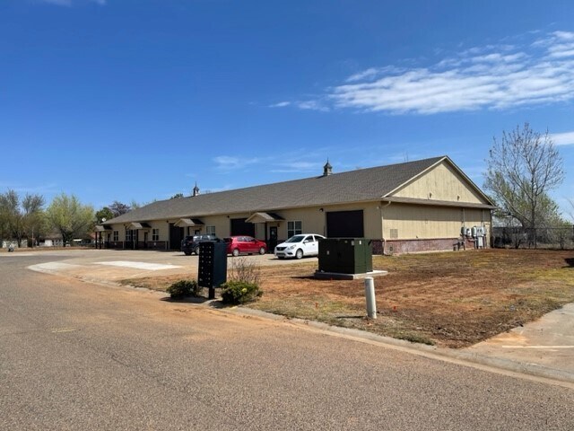 More Photos Of 7042 Highwater Cir, Edmond Light Distribution For Lease