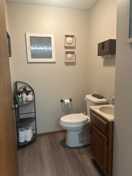 More Photos Of 118 W Locust St, Independence Office For Sale