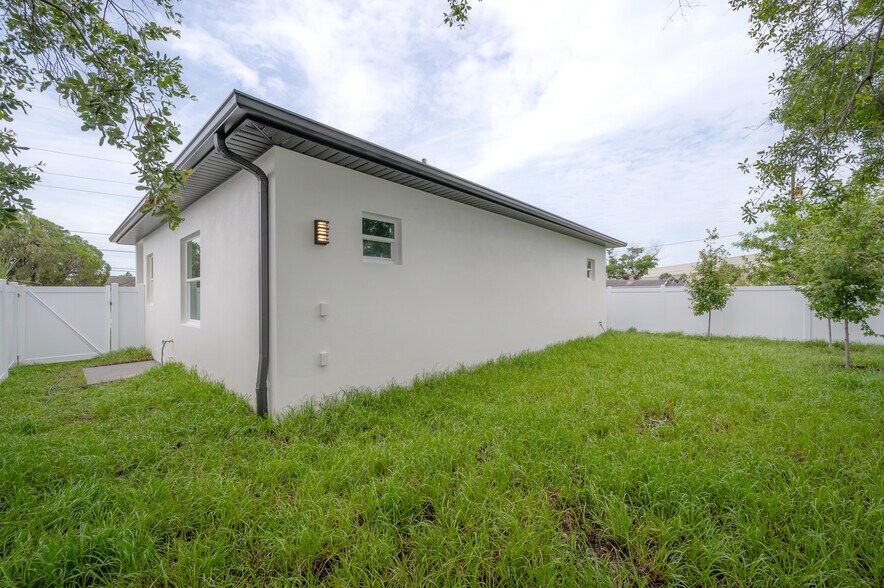 More Photos Of 3921 State St, Tampa Specialty For Sale