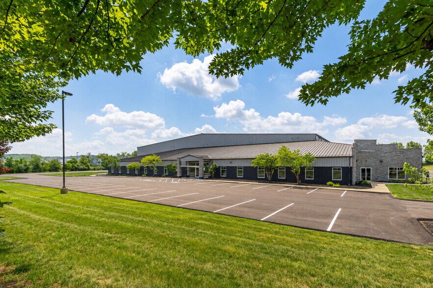 More Photos Of 220 S Noah Dr, Saxonburg Distribution For Lease