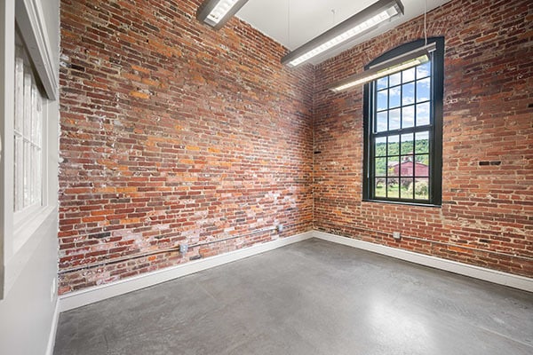 More Photos Of 81 Freight Yard Way, Northfield Showroom For Sale