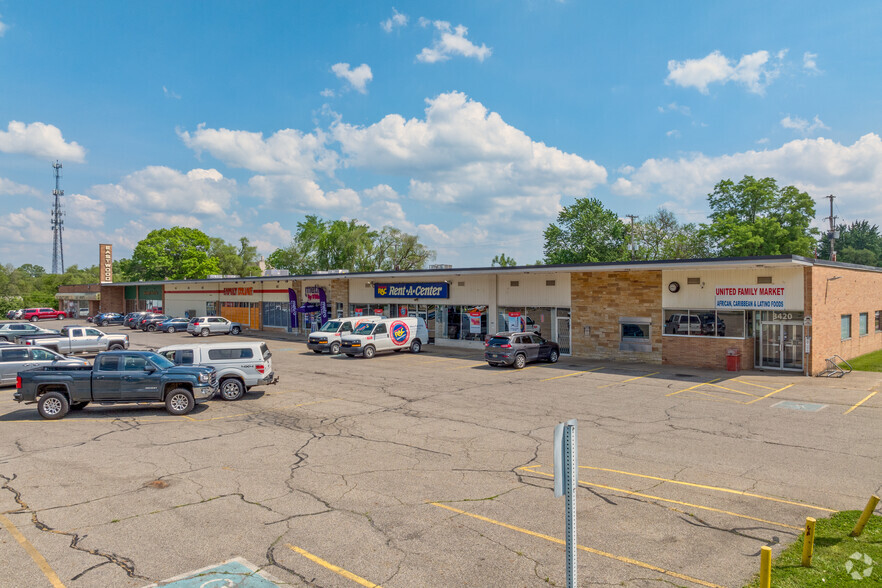 Primary Photo Of 3420-3518 E Main St, Kalamazoo General Retail For Lease