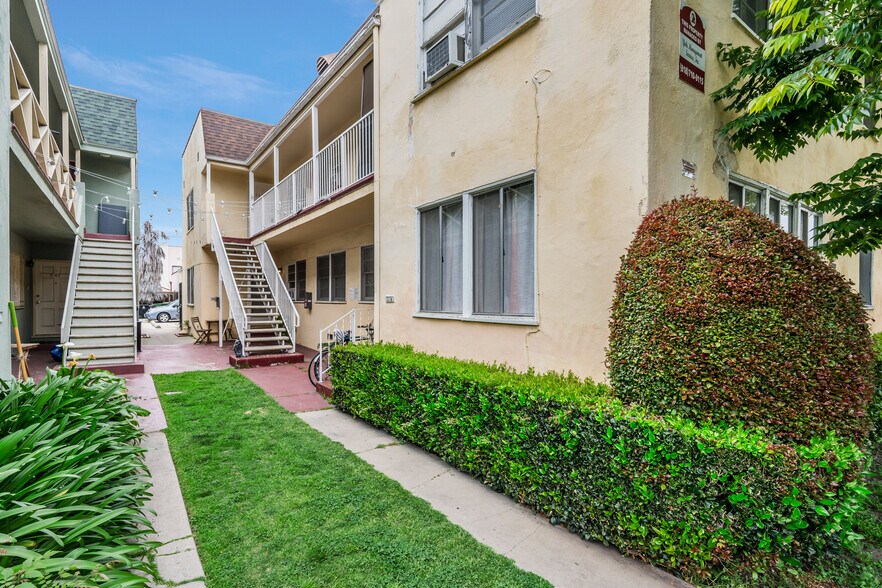 More Photos Of 445 N Spaulding Ave, Los Angeles Apartments For Sale