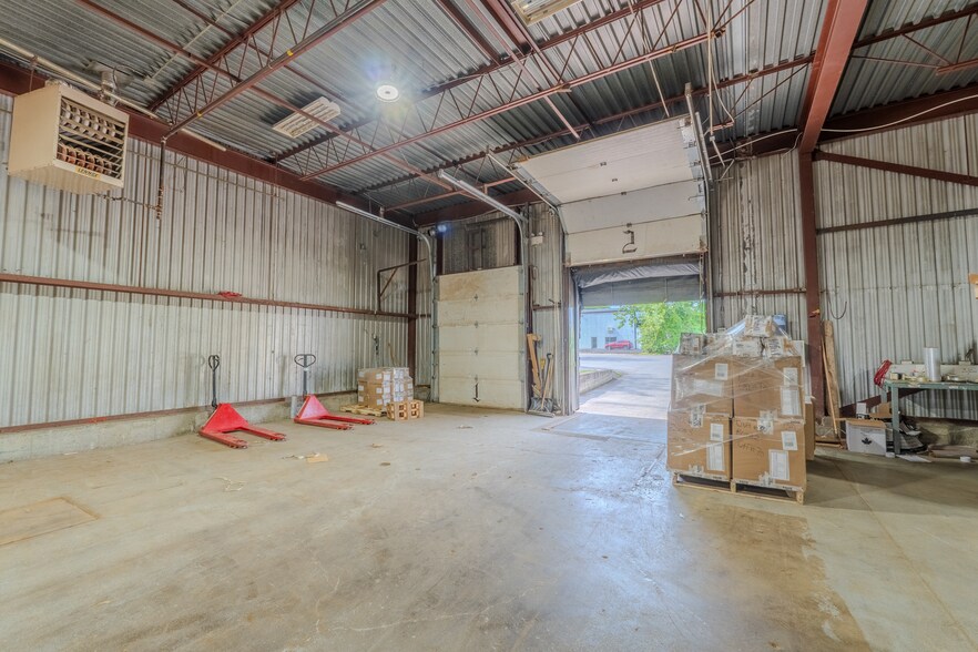 More Photos Of 181 Av Oneida, Pointe-claire Industrial For Sale