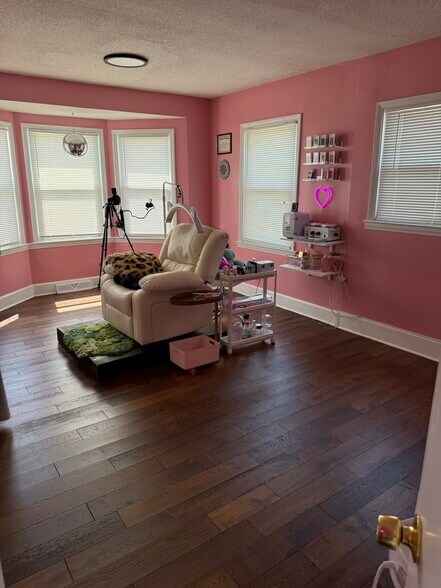 More Photos Of 1517 Lyon Court, Charlotte Freestanding For Lease