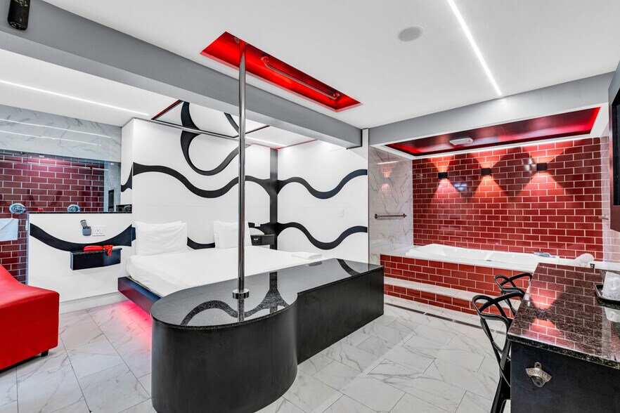 More Photos Of 841 N Krome Ave, Homestead Hotel For Sale