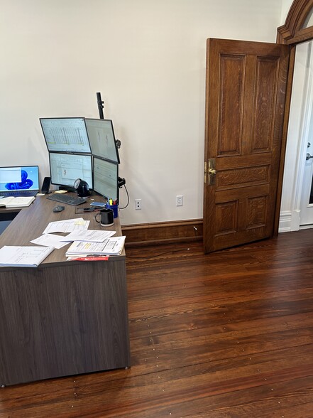More Photos Of 208 W Penn Ave, Wernersville Office Residential For Lease