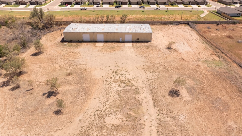 More Photos Of 510 Valencia Ave, Lubbock Warehouse For Sale