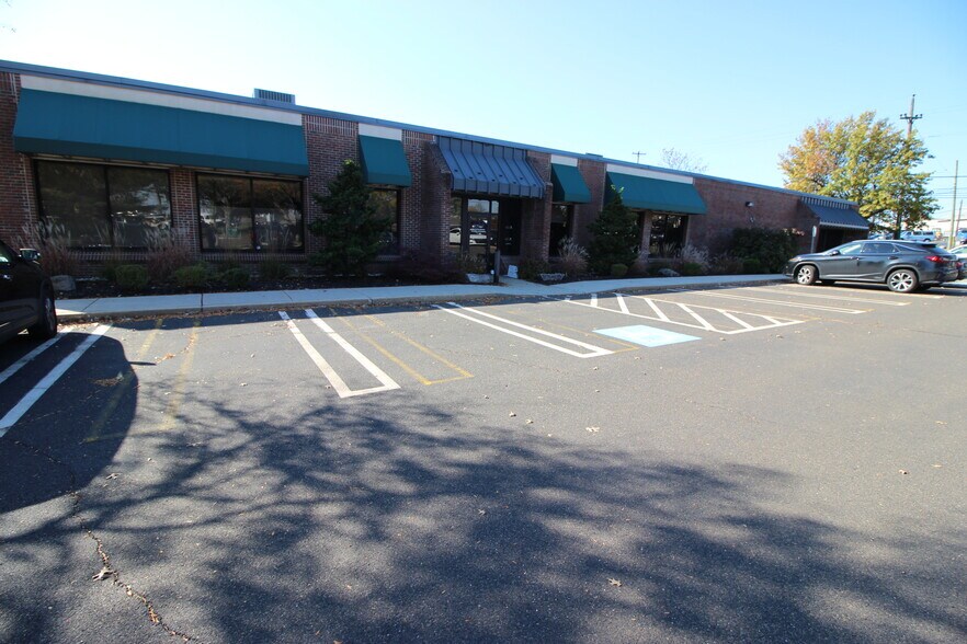 Primary Photo Of 735 Fitzwatertown Rd, Willow Grove Medical For Lease