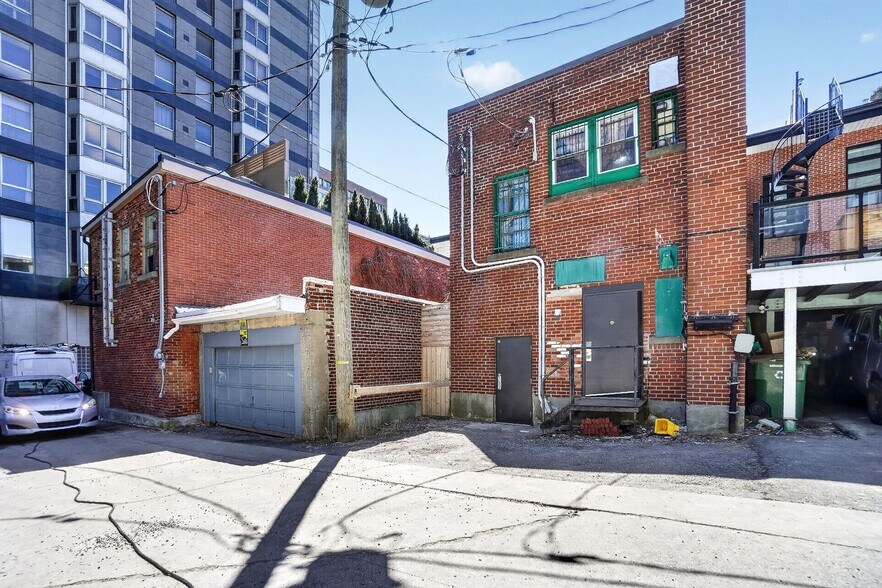 More Photos Of 1231-1233 Av Greene, Westmount Freestanding For Sale