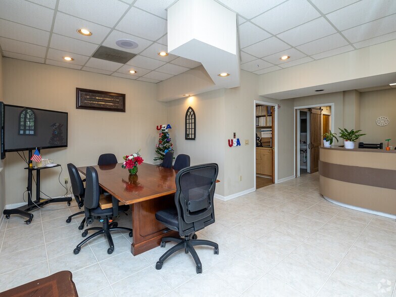 More Photos Of 2233 Park Ave, Orange Park Office For Sale